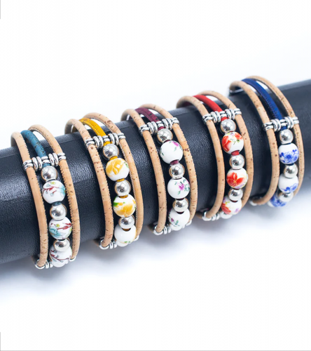 Bracelet fait main en liège et perles florales  - 8